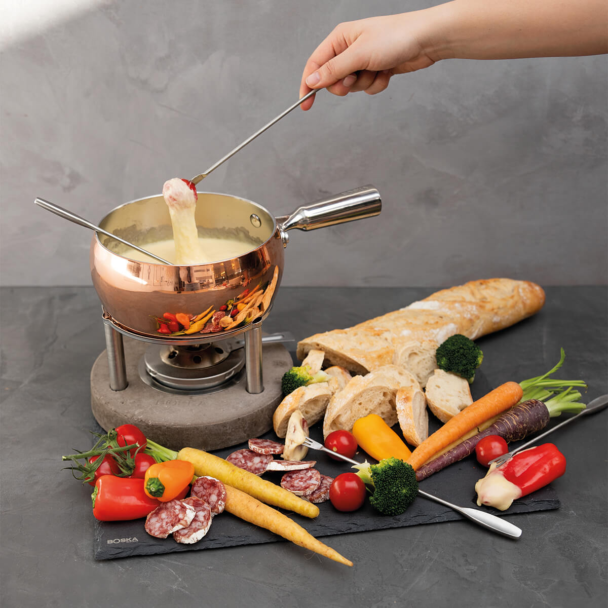 5 assiettes à fondue + 6 fourchettes dépareillées – La Benne Idée